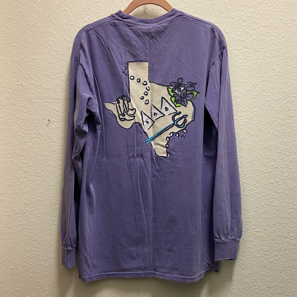 *MUST GO* 🆕 Purple Texas-themed Tri Delta Long Sleeve Tee